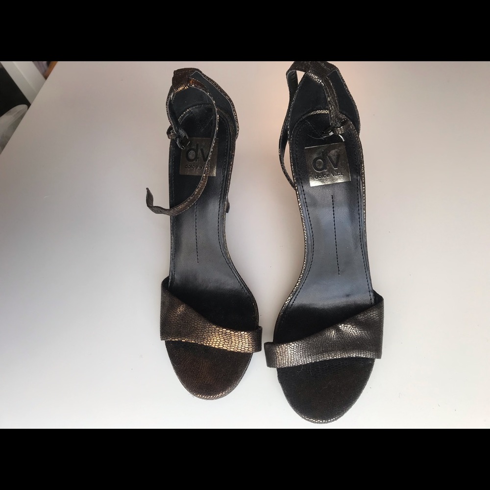 NWOT Dolce Vita heeled metallic ankle strap sandal